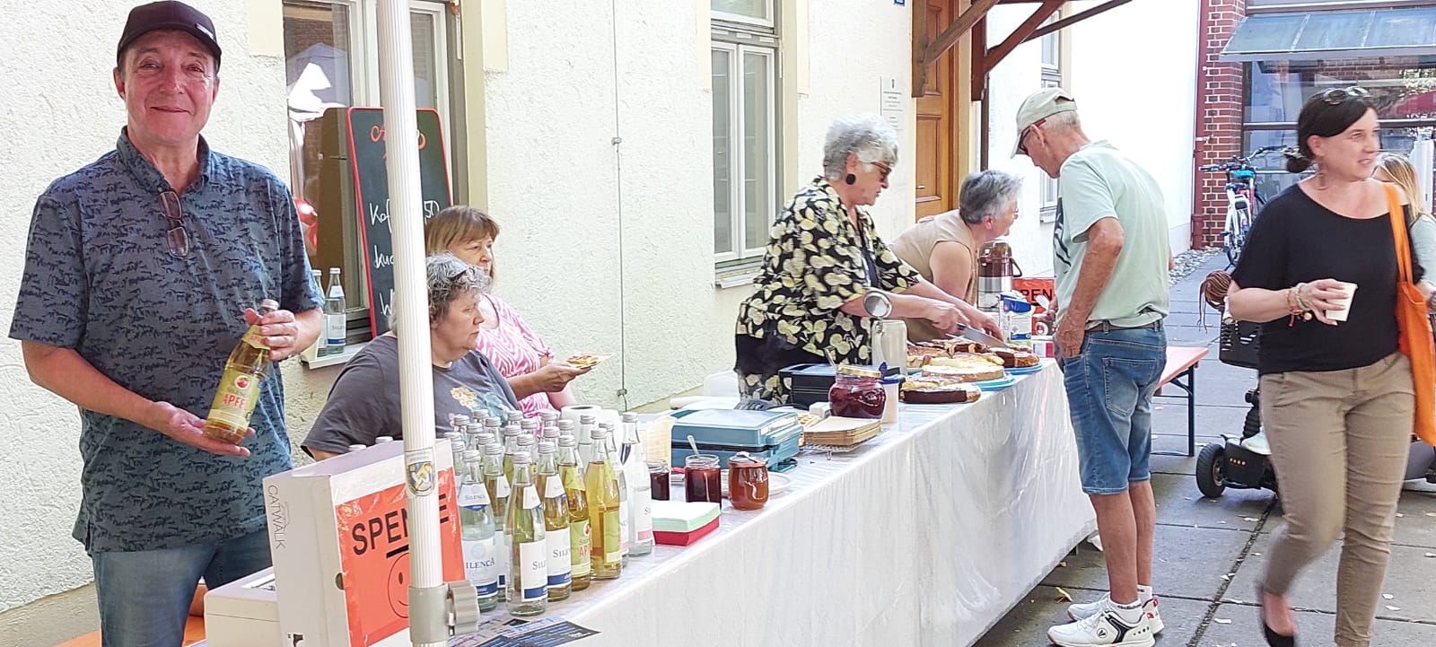 Flohmarkt unter Bäumen7